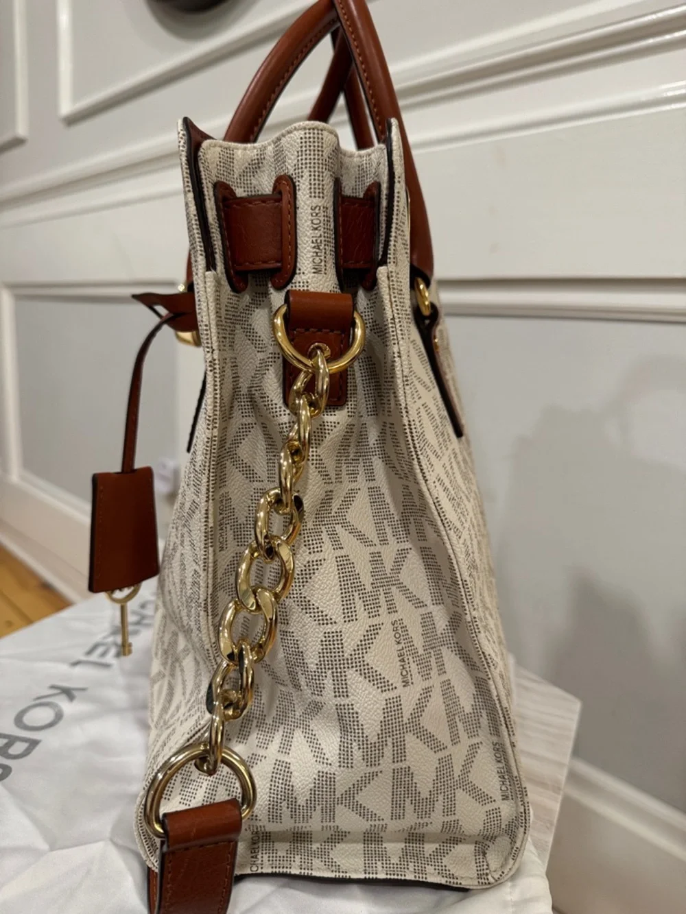 Michael Kors Hamilton Brown and white Large Signature Tote Bag - Picture 6 of 17